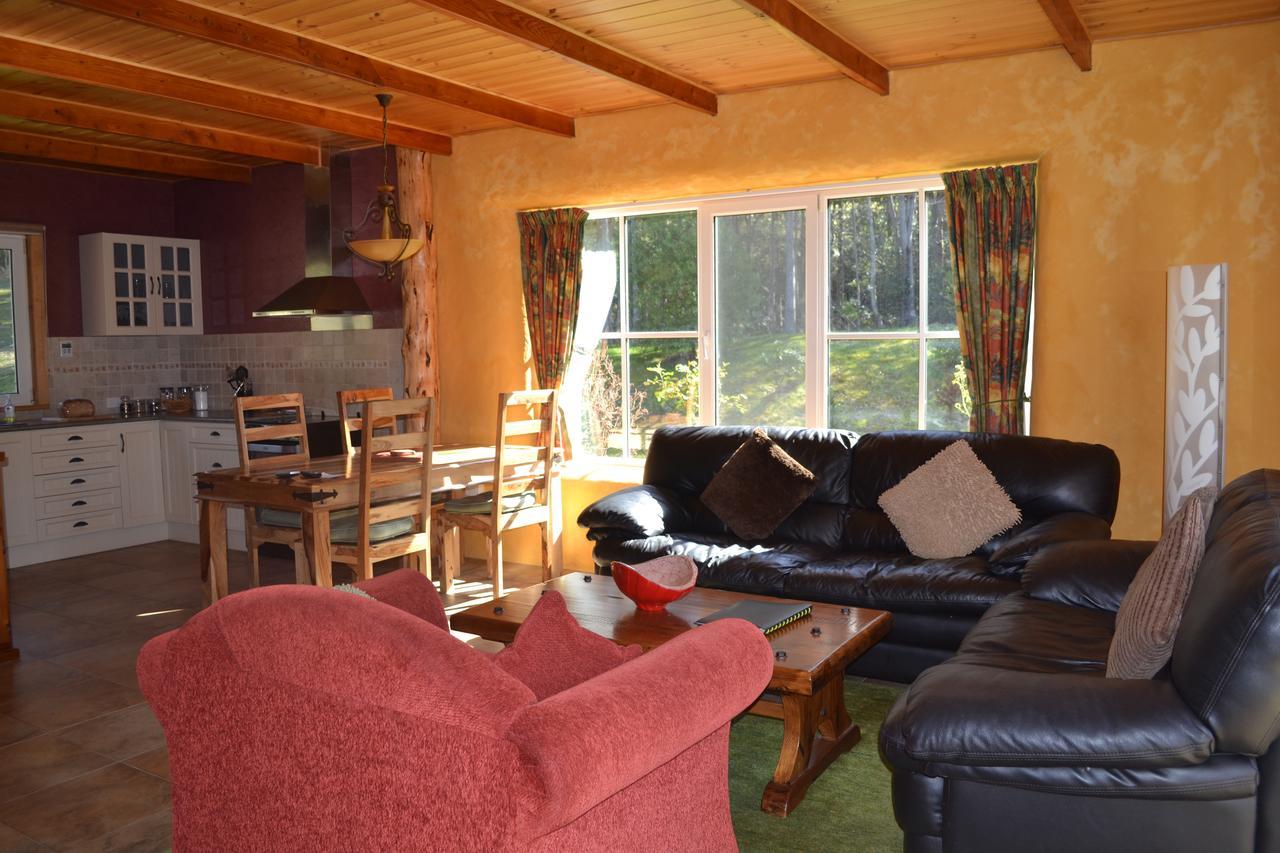 Whispering Spirit Holiday Cottages & Mini Ponies Franklin Eksteriør billede